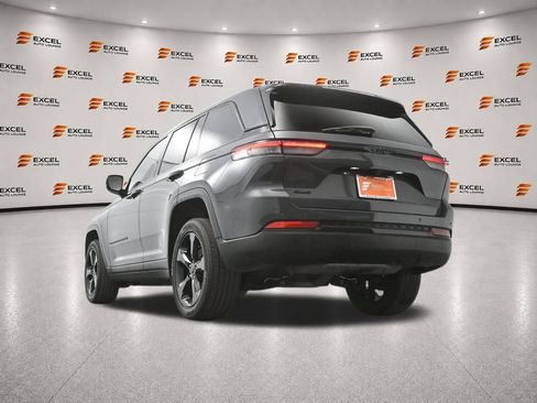 Used 2022 Jeep Grand Cherokee Altitude AWD/4WD image 37