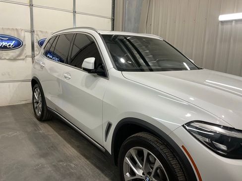 Used 2023 BMW X5 xDrive40i w/ Premium Package image 3