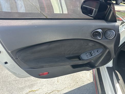 Used 2020 Nissan 370Z NISMO RWD image 12