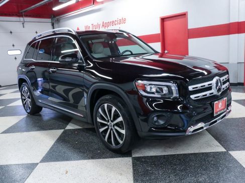 Used 2021 Mercedes-Benz GLB 250 image 2