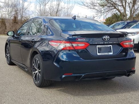 Used 2019 Toyota Camry SE image 2