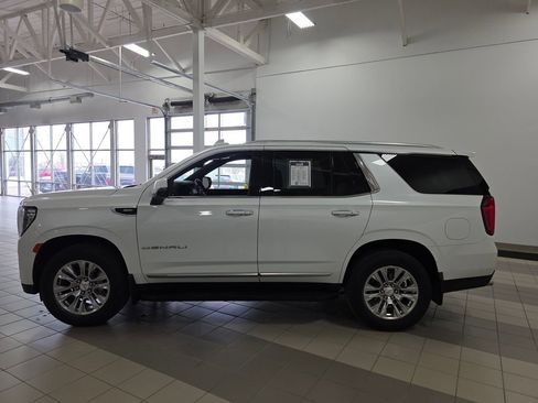 Used 2022 GMC Yukon Denali w/ Advanced Technology Package image 2