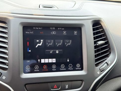 Used 2022 Jeep Cherokee Latitude w/ Sun & Sound Group AWD/4WD image 18