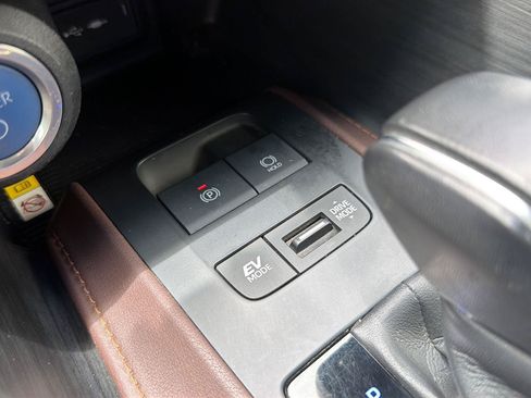 Used 2022 Toyota Venza Limited w/ Advanced Technology Package AWD/4WD image 27