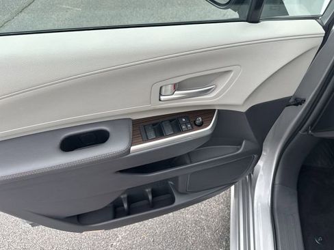 Used 2024 Toyota Sienna XLE image 27