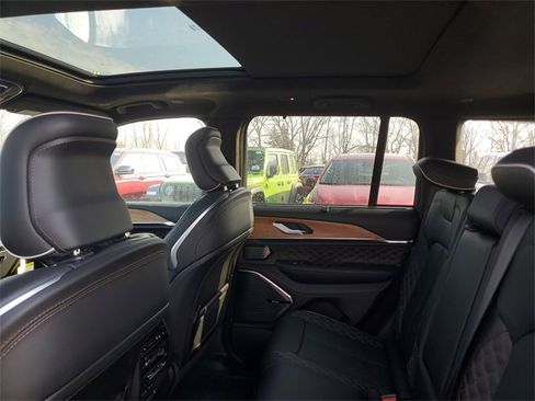 New 2026 Jeep Grand Cherokee Summit image 10