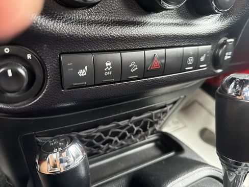 Used 2017 Jeep Wrangler Unlimited Sport AWD/4WD image 28