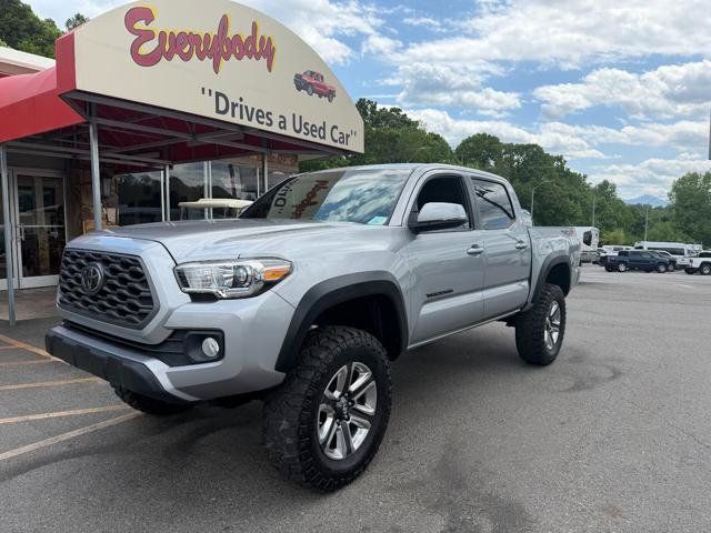 Used 2020 Toyota Tacoma TRD Off-Road AWD/4WD image 1