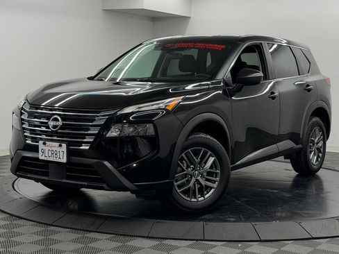 Used 2024 Nissan Rogue S FWD image 3