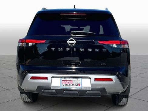 Certified 2023 Nissan Pathfinder SL w/ Lighting Package (N92) image 4