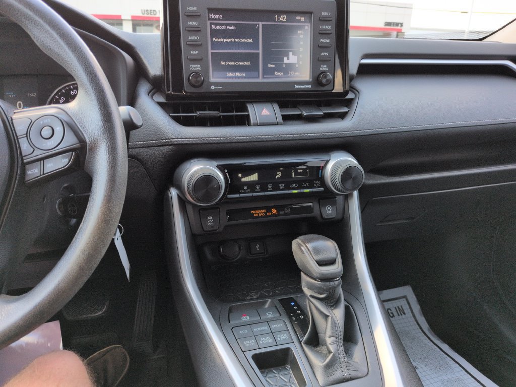 Used 2021 Toyota RAV4 LE AWD/4WD image 17