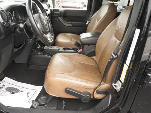 Used 2013 Jeep Wrangler Unlimited Sahara image 9