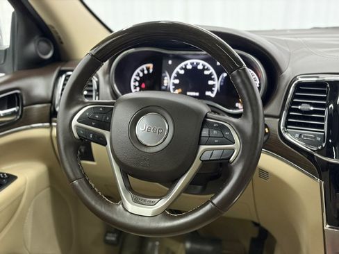 Used 2020 Jeep Grand Cherokee Overland AWD/4WD image 19