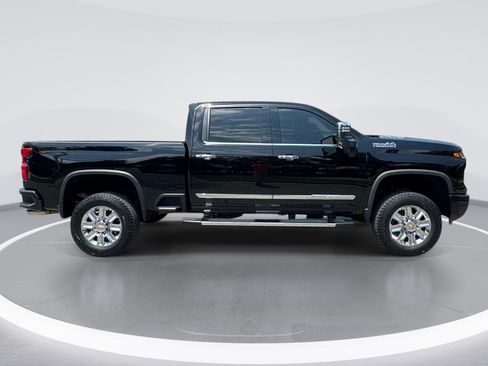 Used 2024 Chevrolet Silverado 2500 High Country w/ High Country Premium Package AWD/4WD image 9