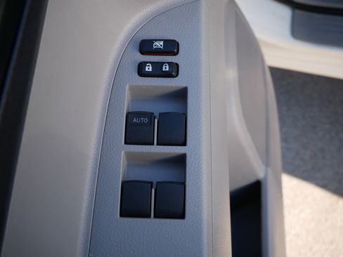 Used 2011 Toyota Highlander 2WD w/ Cold Weather Pkg image 19