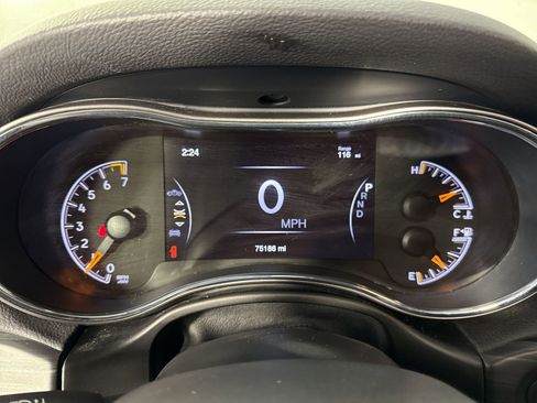 Used 2019 Jeep Grand Cherokee Laredo image 17