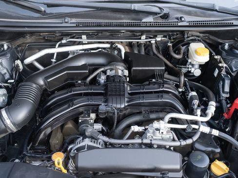 Used 2022 Subaru Crosstrek 2.5i Sport w/ Moonroof Package image 8