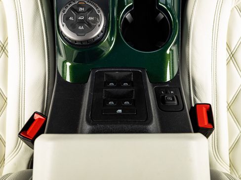 Used 2024 Ford Bronco Wildtrak image 28