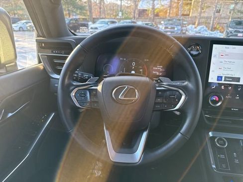 Used 2025 Lexus GX 550 image 24