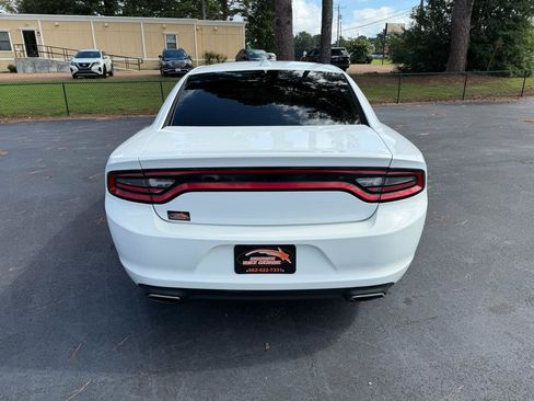 Used 2015 Dodge Charger SXT RWD image 3