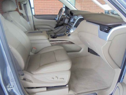 Used 2019 GMC Yukon SLT w/ Premium Edition image 8