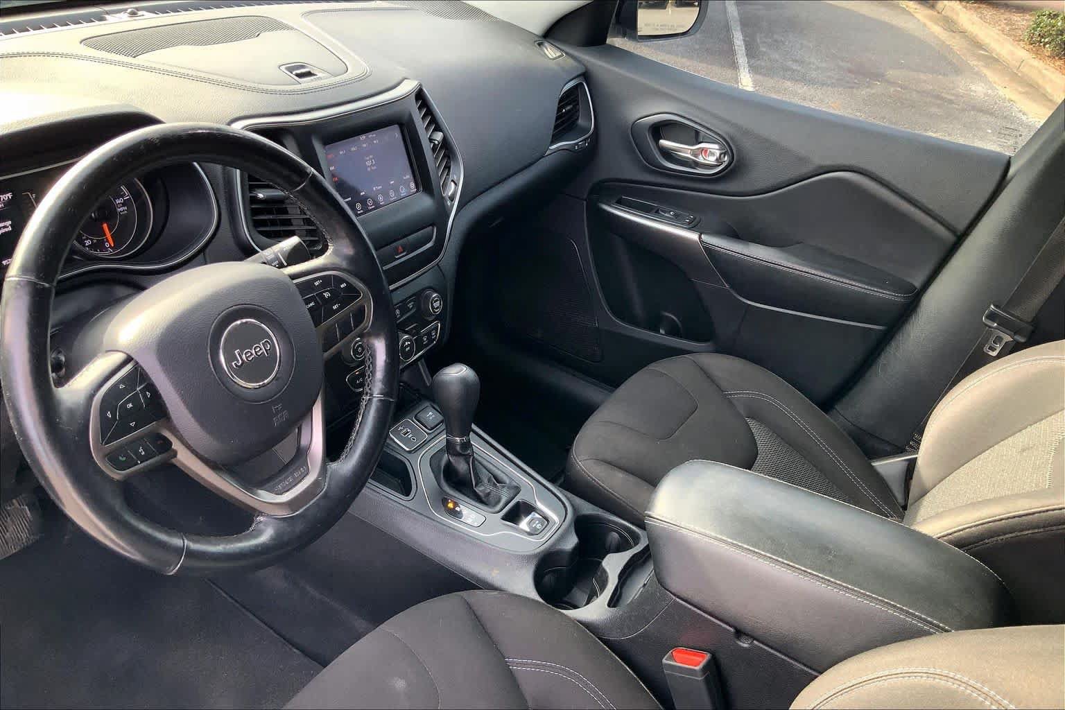 Used 2019 Jeep Cherokee Latitude w/ Cold Weather Group FWD image 15