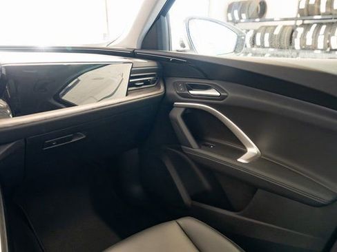 Used 2025 Audi Q5 Premium image 10