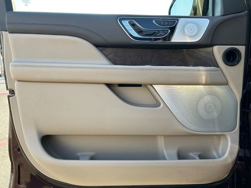 Used 2023 Lincoln Navigator Reserve image 22
