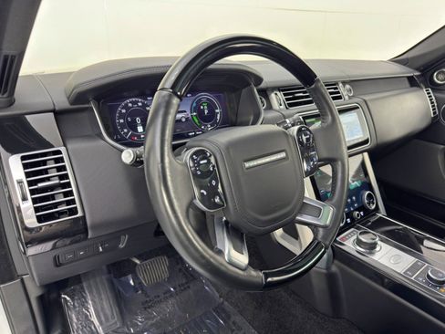 Used 2020 Land Rover Range Rover HSE image 14