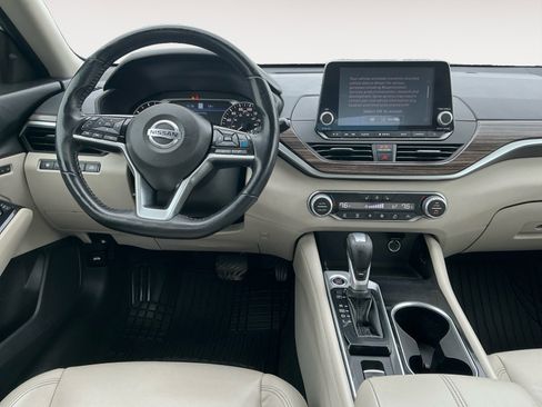 Used 2020 Nissan Altima 2.0 Platinum FWD image 10
