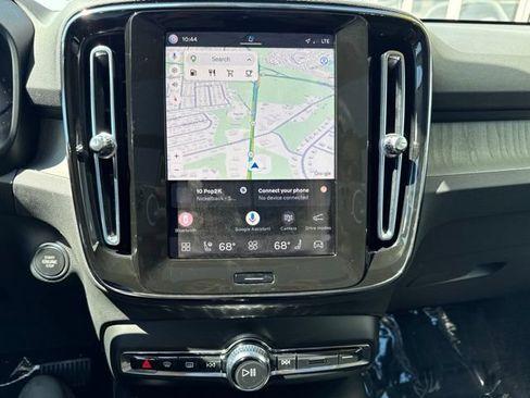 Certified 2025 Volvo XC40 B5 Core AWD/4WD image 24