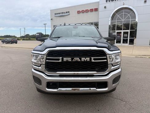 Used 2024 RAM 3500 Tradesman w/ Chrome Appearance Group AWD/4WD image 8