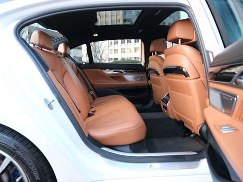 Used 2020 BMW 750i xDrive w/ Executive Package image 27