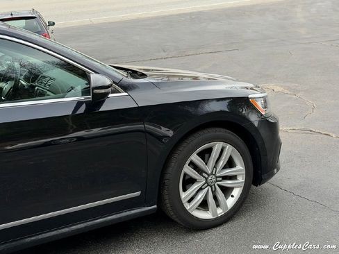 Used 2017 Volkswagen Passat 1.8T SEL Premium FWD image 35