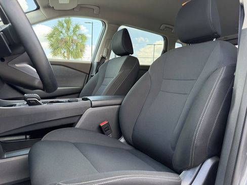 Used 2023 Nissan Rogue S AWD/4WD image 12
