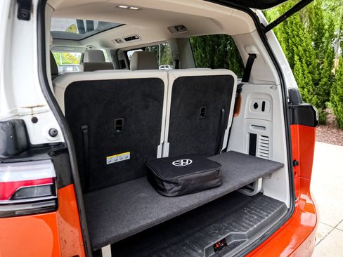 Used 2025 Volkswagen ID. Buzz 1st Edition RWD image 33