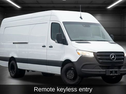 Used 2024 Mercedes-Benz Sprinter 3500 image 3