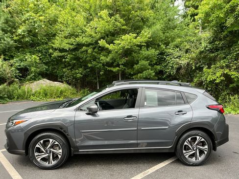 Used 2024 Subaru Crosstrek 2.0i Premium AWD/4WD image 2