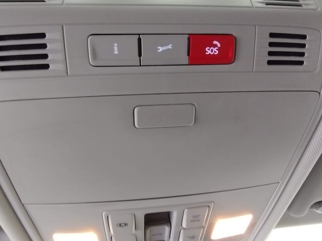 Certified 2023 Volkswagen Jetta SE w/ Panoramic Sunroof Package FWD image 30