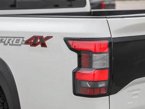 Used 2022 Nissan Frontier PRO-4X w/ Pro-4X Premium Package AWD/4WD image 9
