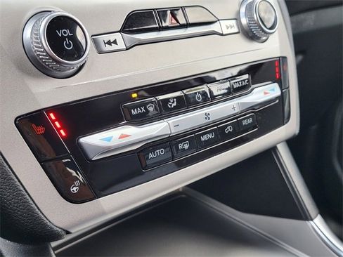 Certified 2022 Ford Explorer XLT w/ Equipment Group 202A image 25