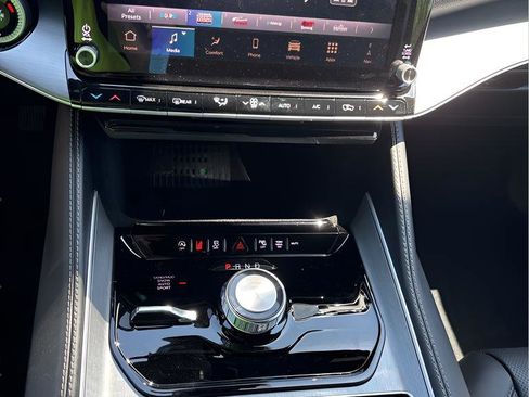 New 2026 Jeep Grand Wagoneer Limited AWD/4WD image 19