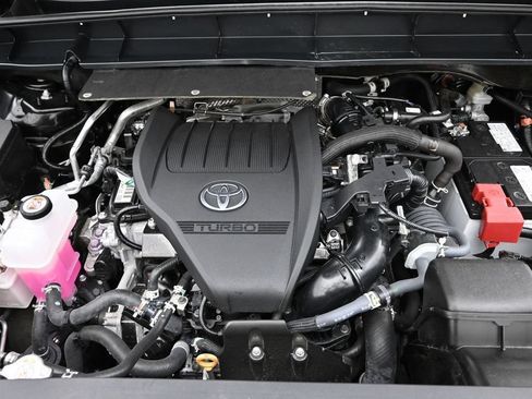 Used 2025 Toyota Highlander XLE AWD/4WD image 23