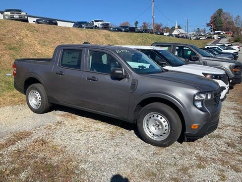 New 2025 Ford Maverick XL image 3