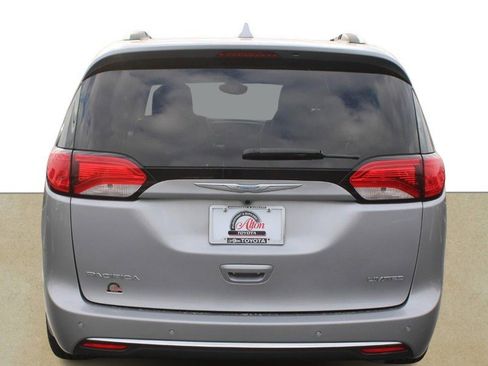 Used 2017 Chrysler Pacifica Limited image 5