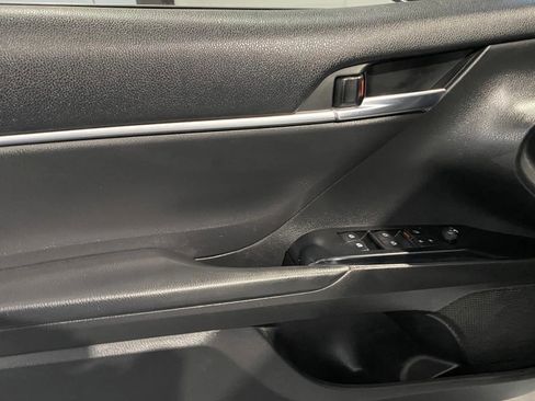 Used 2020 Toyota Camry SE w/ Carpet Mat Package image 12