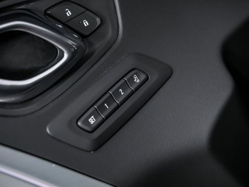 Used 2017 Chevrolet Camaro ZL1 RWD image 19