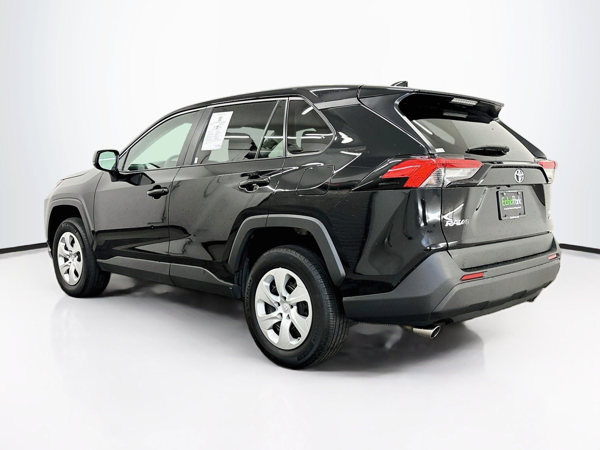 Used 2025 Toyota RAV4 LE AWD/4WD image 5