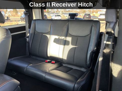 Used 2016 Jeep Wrangler Sahara image 15