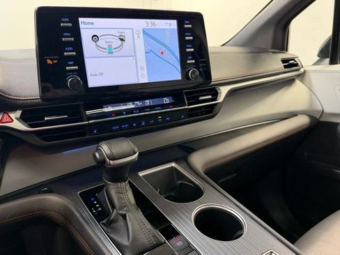 Used 2022 Toyota Sienna XLE FWD image 21